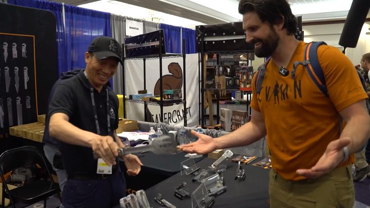 A product demo at a vendor table